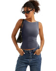 Woman in gray sleeveless crop top and high-waisted jeans, stylish summer outfit