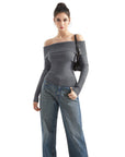 Geripptes, schulterfreies Pullover-Shirt – Langarm