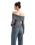 Geripptes, schulterfreies Pullover-Shirt – Langarm
